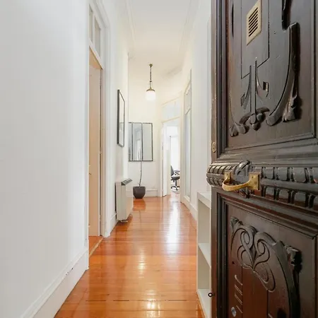 Minimal Luxe Center Apartment Vigo