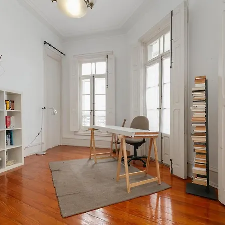 Minimal Luxe Center *